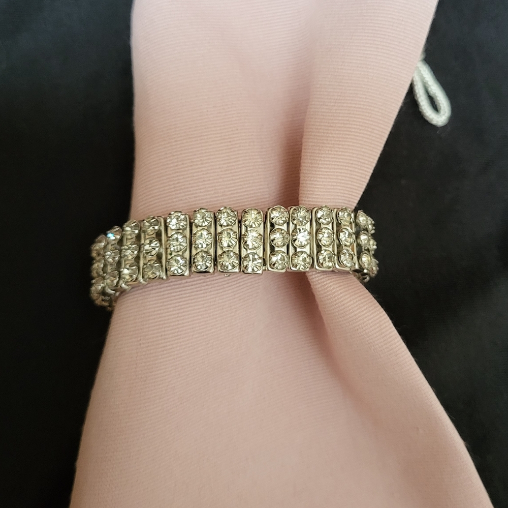 Vintage Articulated Rhinestone Stretch Bracelet! - Picture 1 of 8